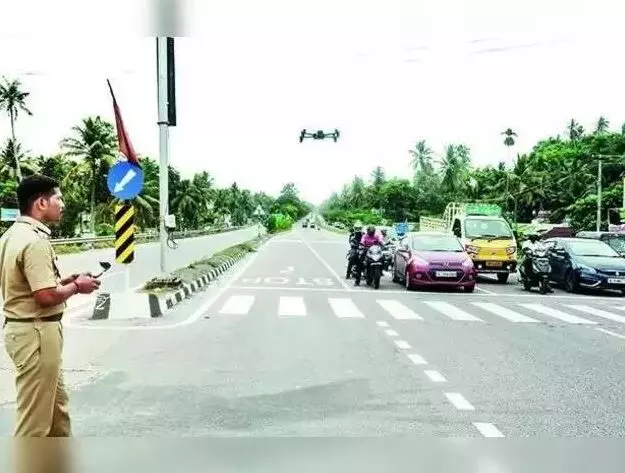 यातायात पुलिस ने नेशनल हाईवे में नेक व्यक्ति योजना की लोगों को दी जानकारी यातायात पुलिस ने नेशनल हाईवे में नेक व्यक्ति योजना की लोगों को दी जानकारी