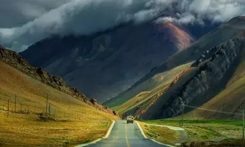 बारिश के सीजन में इन जगहों पर जाने की भूल कर भी न करें प्लानिंग, खूबसूरत नहीं होता है खौफनाक मंजर