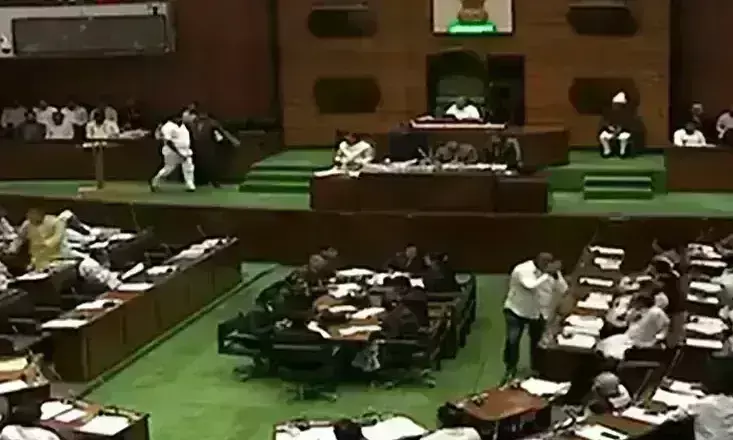 सर्वदलीय बैठक में नहीं पहुंचा विपक्ष तो सत्ता पक्ष ने नहीं चलने दी सदन