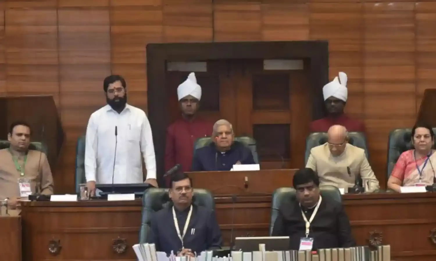 दोनों सदनों को संबोधित करते हुए धनखड़ बोले - निचले स्तर पर जा रही राजनीति चिंता का विषय