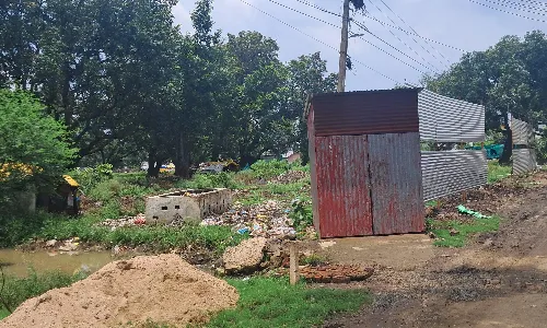 मेहेर बाबा ट्रस्ट की बीस एकड़ से ज्यादा जमीन सरकारी रेट से आधे में बिक गई