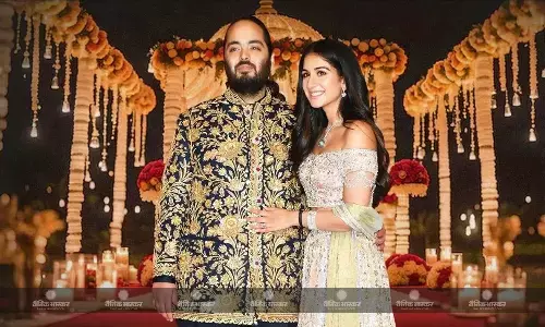 काशी के घाट की झलक और चाट के स्वाद के बीच आज अनंत अंबानी की हो जाएंगी राधिका, भारतीय थीम पर सजा मंडप काशी के घाट की झलक और चाट के स्वाद के बीच आज अनंत अंबानी की हो जाएंगी राधिका, भारतीय थीम पर सजा मंडप