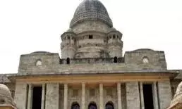 लोगों की जान जाेखिम में है और आप अध्ययन करने की बात कर रहे हो, सरकार को फटकार