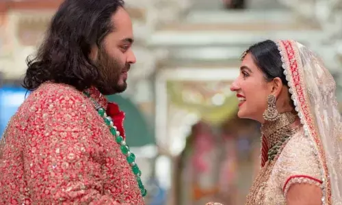 एक-दूजे के हुए अनंत और राधिका, सामने आई शादी के बाद की तस्वीर एक-दूजे के हुए अनंत और राधिका, सामने आई शादी के बाद की तस्वीर