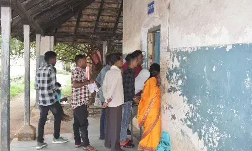 जन्म-मृत्यु प्रमाण पत्र के लिए भटक रहे लोग, एक हजार आवेदन पेंडिंग