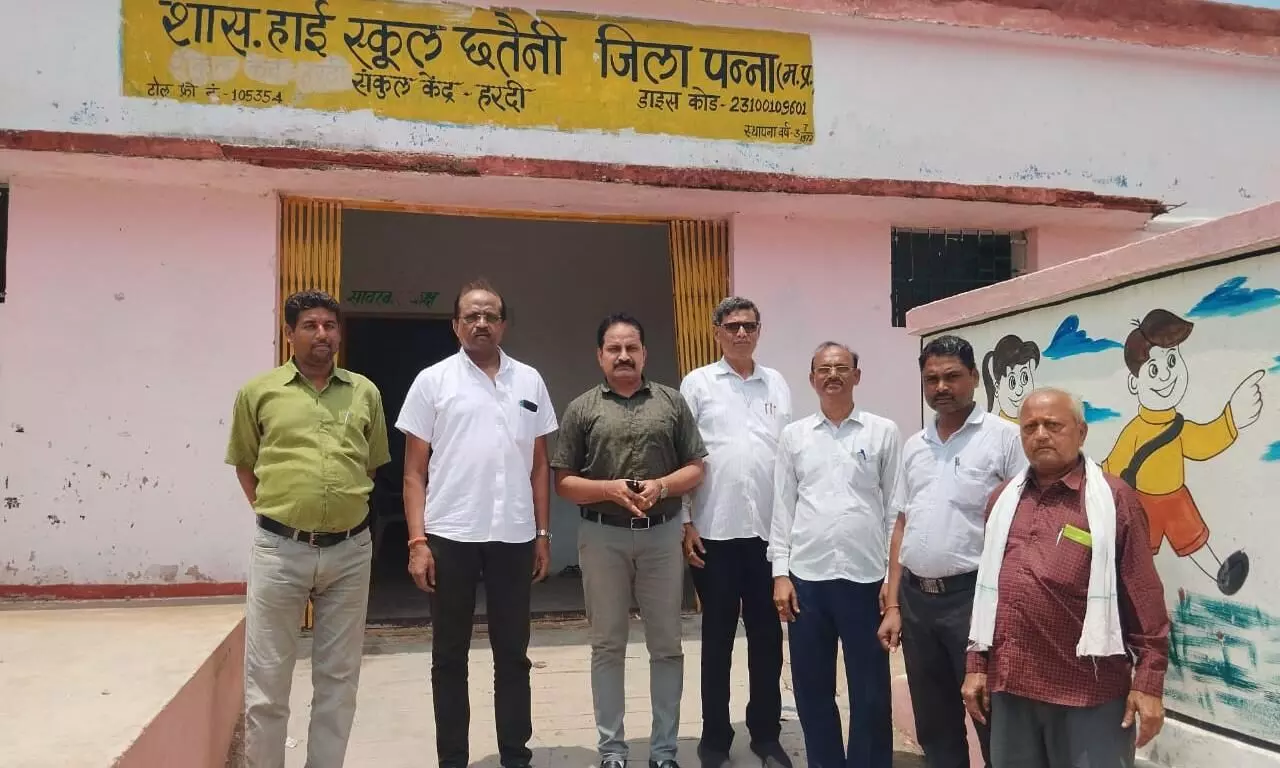 जिला शिक्षा अधिकारी ने किया हरदी व छतैनी विद्यालय का औचक निरीक्षण जिला शिक्षा अधिकारी ने किया हरदी व छतैनी विद्यालय का औचक निरीक्षण