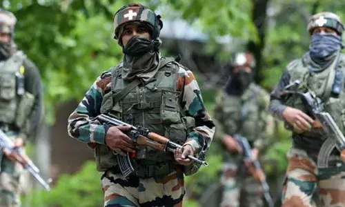 भारतीय सेना ने घुसपैठ कर रहे 3 आतंकियों को किया ढेर,  इलाके में अभी ऑपरेशन जारी