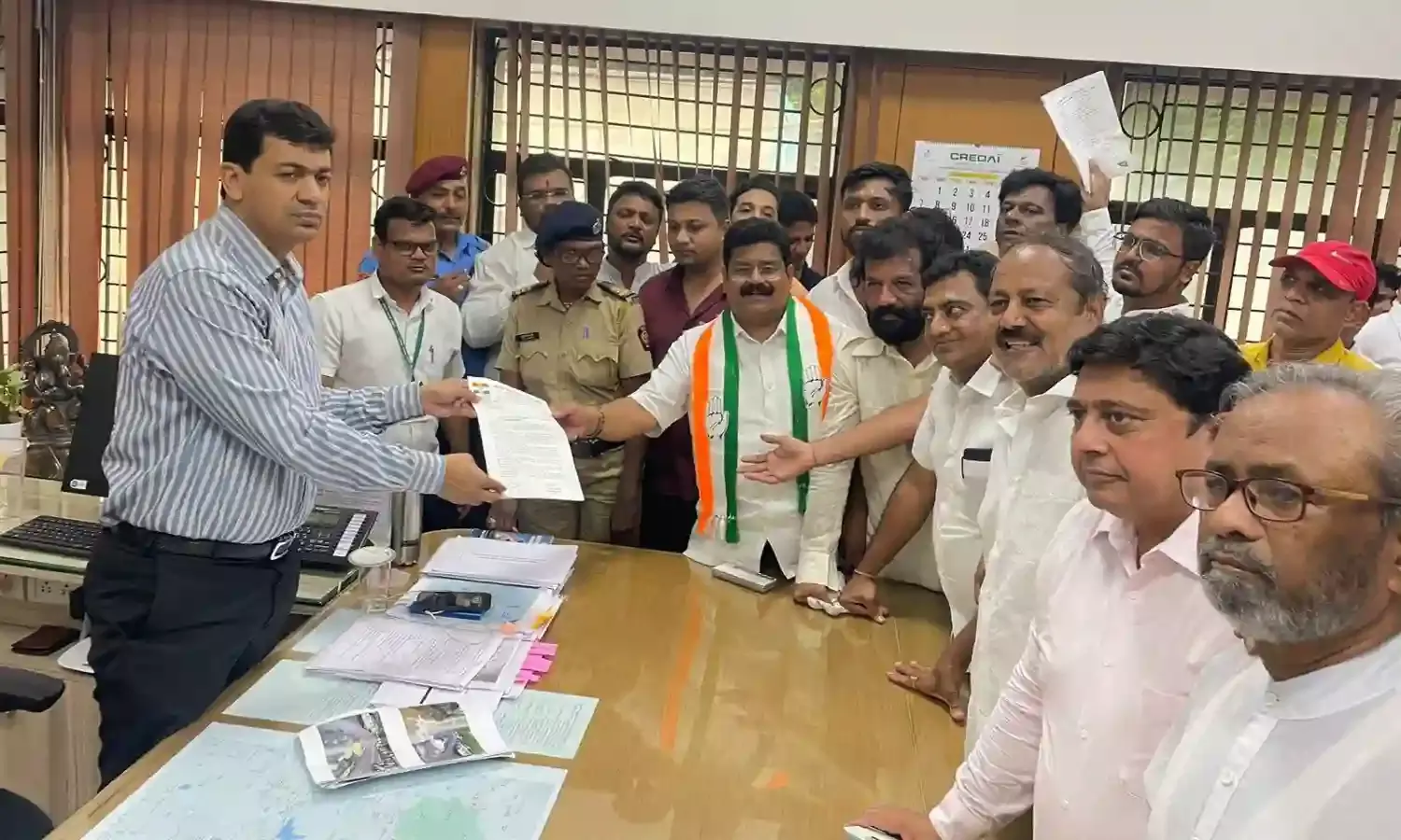 कांग्रेस ने निकाला मनपा पर मोर्चा, जन समस्या को लेकर आयुक्त को सौंपा ज्ञापन