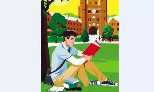 फोर्थ ईयर के छात्रों की कक्षाएँ अगले माह से शुरू होंगी पर अभी तक किताबों का पता नहीं