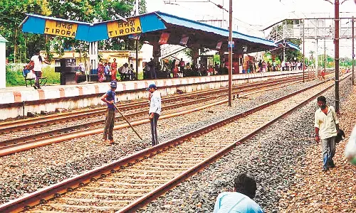 नागपुर मंडल की ओर से 3 महीने में रेल पटरी पर बदले 7 हजार से ज्यादा स्लीपर नागपुर मंडल की ओर से 3 महीने में रेल पटरी पर बदले 7 हजार से ज्यादा स्लीपर