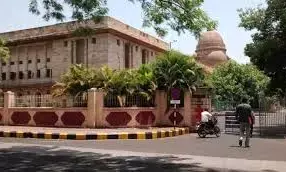 अदालत ने मांगा स्पष्टीकरण - मनपा की जमीन पर लोक निर्माण विभाग को अनुमति कैसे