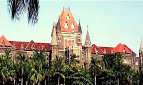 प्रोफेसर द्वारा उत्तर पुस्तिका फाड़ने के मामले में बॉम्बे हाईकोर्ट का दरवाजा खटखटाया