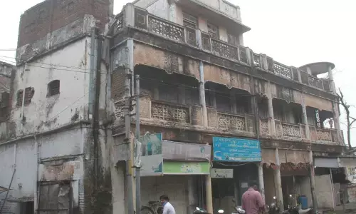 बारिश शुरू होते ही मनपा ने अति जर्जर इमारतें खुद ढहाने का दिया अल्टीमेटम बारिश शुरू होते ही मनपा ने अति जर्जर इमारतें खुद ढहाने का दिया अल्टीमेटम