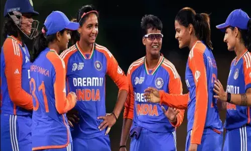 इंडियन वूमेंस ने पाकिस्तान को 7 विकेट से दी मात, गेंदबाजों के बाद भारतीय बल्लेबाजों ने दिखाया दम इंडियन वूमेंस ने पाकिस्तान को 7 विकेट से दी मात, गेंदबाजों के बाद भारतीय बल्लेबाजों ने दिखाया दम