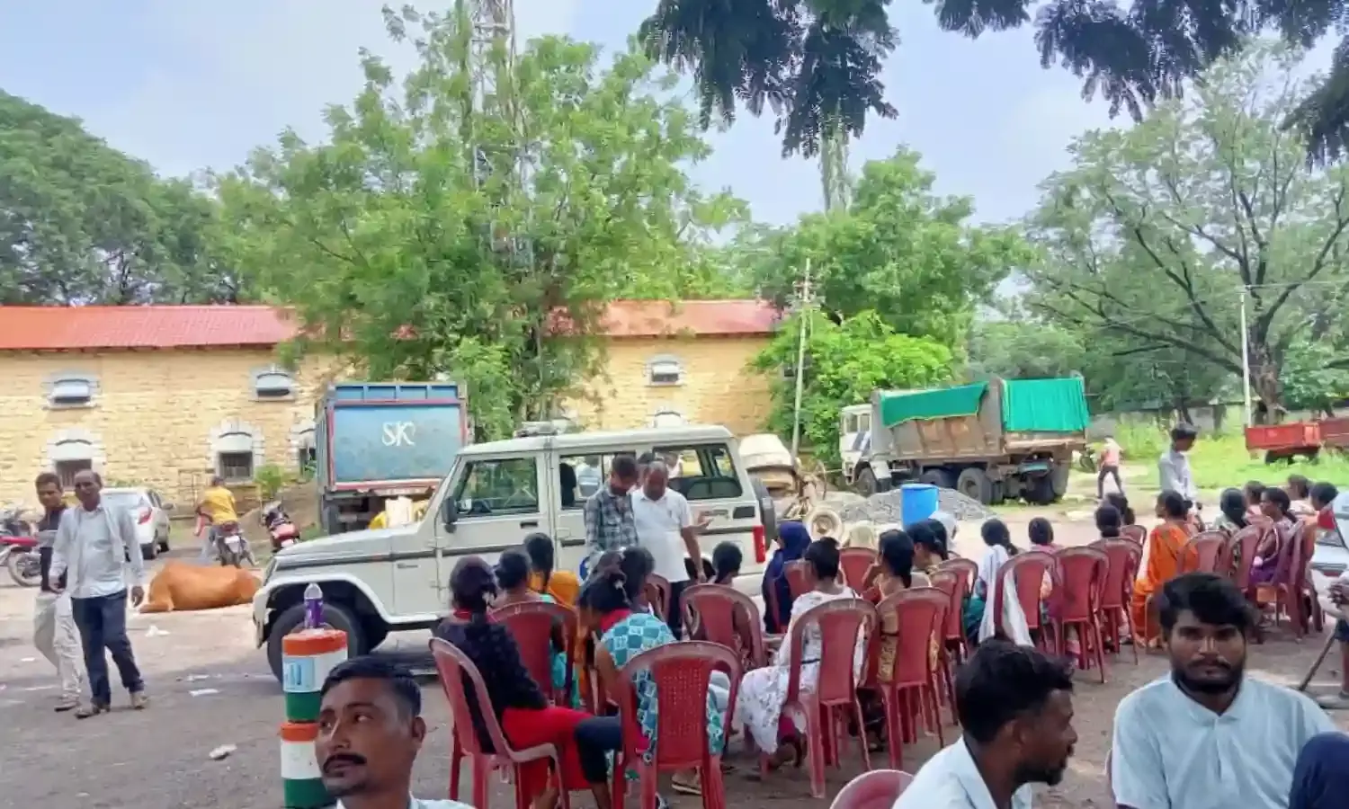 दूषित पानी पीने से बालक की मौत, घटना के विरोध में युवक की टॉवर पर चढ़कर वीरुगिरी
