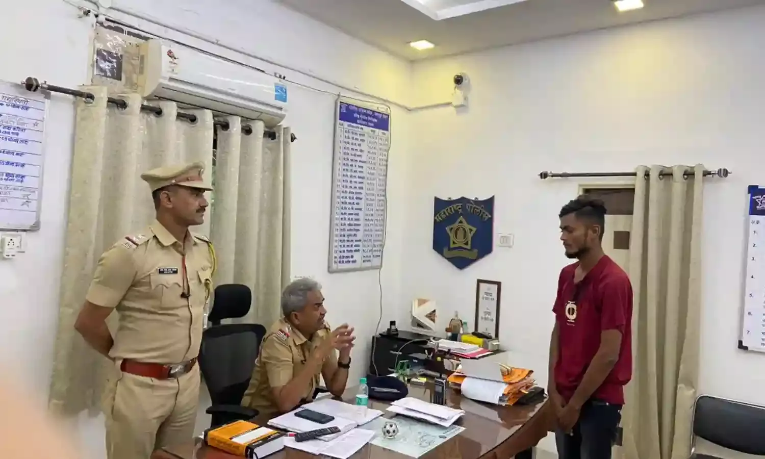 चलती मोटर साइकिल पर गर्लफ्रेंड के साथ अश्लील कृत्य, सोशल मीडिया पर वायरल हुआ वीडियो