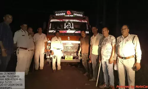 सागौन से भरा ट्रक जब्त,आरोपी फरार, तस्करी के पहले ही पकड़ा गया ट्रक