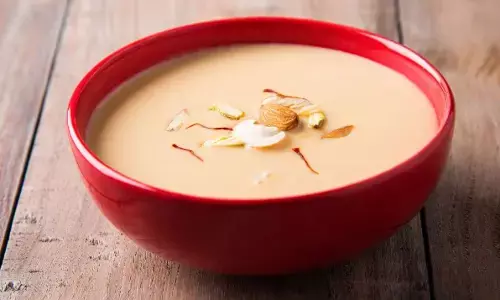 इस सावन भगवान शिव को चढ़ाएं रबड़ी का भोग, जानिए बनाने की पूरी विधि