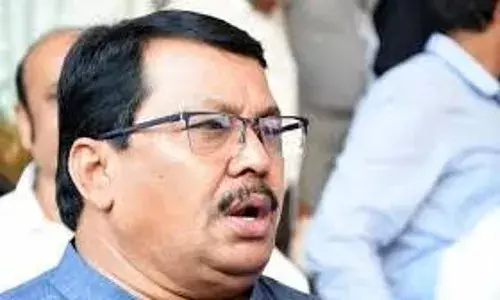 लापता व्यक्ति के साथ सीएम की फोटो, वडेट्‌टीवार बोले - सरकार भी जल्द लापता होगी