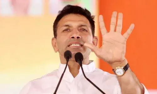 दुकानों संचालकों का नाम लिखवाने पर गरमाई सियासत, कांग्रेस नेता जीतू पटवारी और फूलसिंह बरैया ने मोहन सरकार पर साधा निशाना दुकानों संचालकों का नाम लिखवाने पर गरमाई सियासत, कांग्रेस नेता जीतू पटवारी और फूलसिंह बरैया ने मोहन सरकार पर साधा निशाना