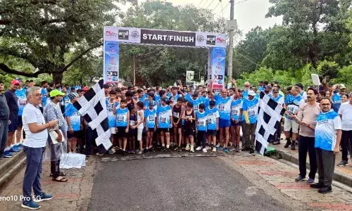 हल्की फुहारों के बीच रनर्स ने लगाई दौड़, देशभर से 1165 धावक मैराथन में शामिल
