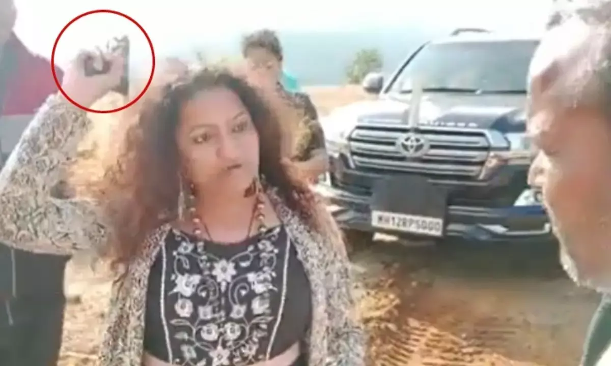 पूजा खेडेकर की मां को 14 दिन की न्यायिक हिरासत, भूमि विवाद में धमकाने का आरोप