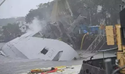 आग लगने से बुरी तरह क्षतिग्रस्त हुआ वॉरशिप INS ब्रह्मपुत्र, एक नाविक लापता