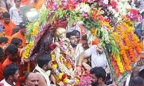 श्रावण के पहले सोमवार भगवान श्री महाकाल मनमहेश स्वरूप में निकले नगर भ्रमण पर