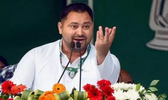 कई फोटो शेयर कर तेजस्वी यादव ने किया बड़ा दावा, बोले- योजनाओं की हुई रीपैकिजिंग...
