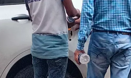 ये आदिवासी इलाका है, यहां डीजल-पेट्रोल एक ही दाम में 150 रु. लीटर मिलता है ये आदिवासी इलाका है, यहां डीजल-पेट्रोल एक ही दाम में 150 रु. लीटर मिलता है