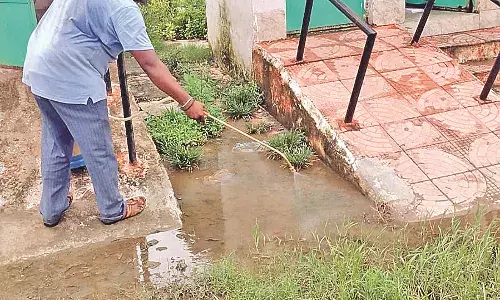 संक्रामक बीमारियों को रोकने अतिवृष्टि प्रभावित क्षेत्रों में दवा छिड़काव के निर्देश