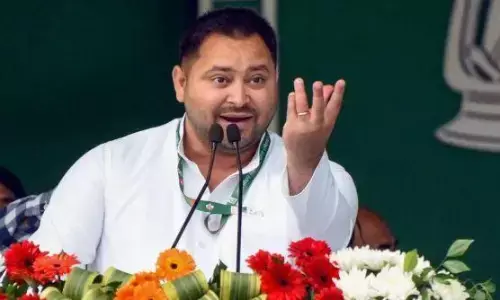 कई फोटो शेयर कर तेजस्वी यादव ने किया बड़ा दावा, बोले- योजनाओं की हुई रीपैकिजिंग...