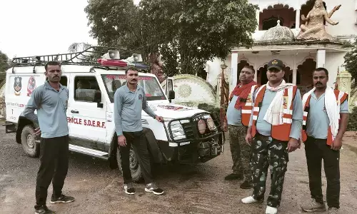 3 विभागों की पहुंची टीम, मौके पर मिला खौलता पानी, मीथेन के साथ सल्फर और अमोनिया का भण्डार