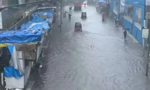 पुणे में घरों के अंदर घुसा पानी, नदी-नाले उफान पर, बांध हुए लबालब, कई जगहों पर हुआ भूस्खलन, देखिए जलप्रलय की तस्वीरें