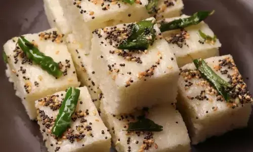 सुबह के नाश्ते में बनाएं सफेद ढ़ोकला रेसिपी, खाने में लगेगी की बेहद टेस्टी