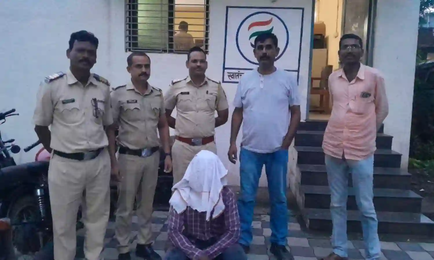 राह में रोड़ा बने प्रेमिका के पति की तकिया से मुंह दबाकर हत्या, दोनों आरोपी हिरासत में