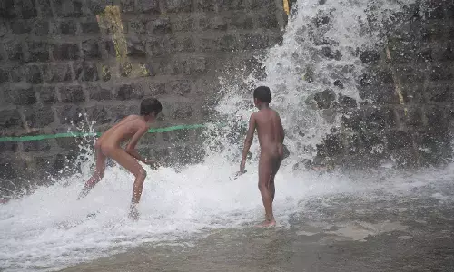 निरंतर बारिश से नागपुर का अंबाझरी तालाब लबालब, प्रशासन ने जलविसर्ग किया आरंभ निरंतर बारिश से नागपुर का अंबाझरी तालाब लबालब, प्रशासन ने जलविसर्ग किया आरंभ