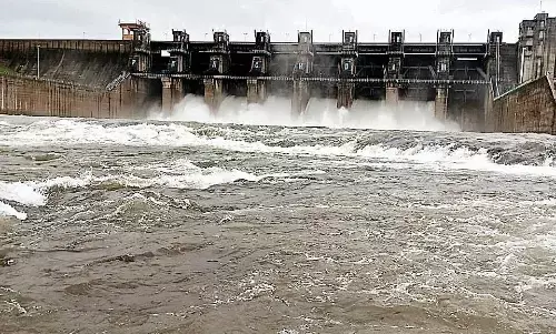 माचागोरा बांध का बढ़ा जलस्तर, ८ में से ६ गेट खोलने पड़ गए, ६ गेट औसत ८० सेमी तक खुले, ७५० क्यूबिक मीटर प्रति सेकंड छोड़ रहे पानी