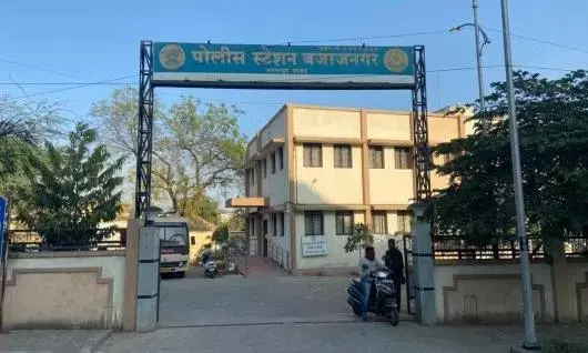 आधी रात न्यूड हालत में सड़क पर चलने लगा कपल - वीडियो वायरल होने पर पुलिस की कार्रवाई
