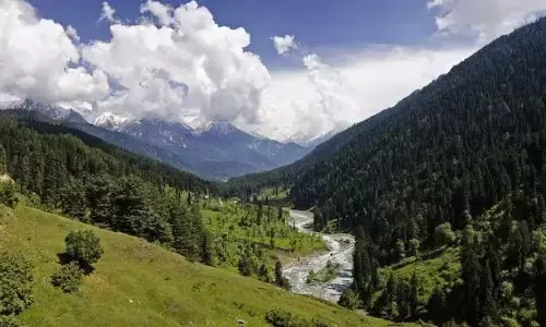 जम्मू-कश्मीर में गर्मी से हाल बेहाल, जानिए आखिर क्यों गर्म हो रहा है धरती का स्वर्ग?