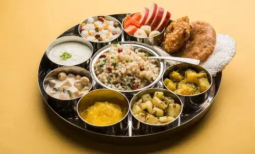 सावन के पावन महीने में रखें खान-पान का खास ख्याल, जानिए क्या खाना होगा सेहतमंद सावन के पावन महीने में रखें खान-पान का खास ख्याल, जानिए क्या खाना होगा सेहतमंद