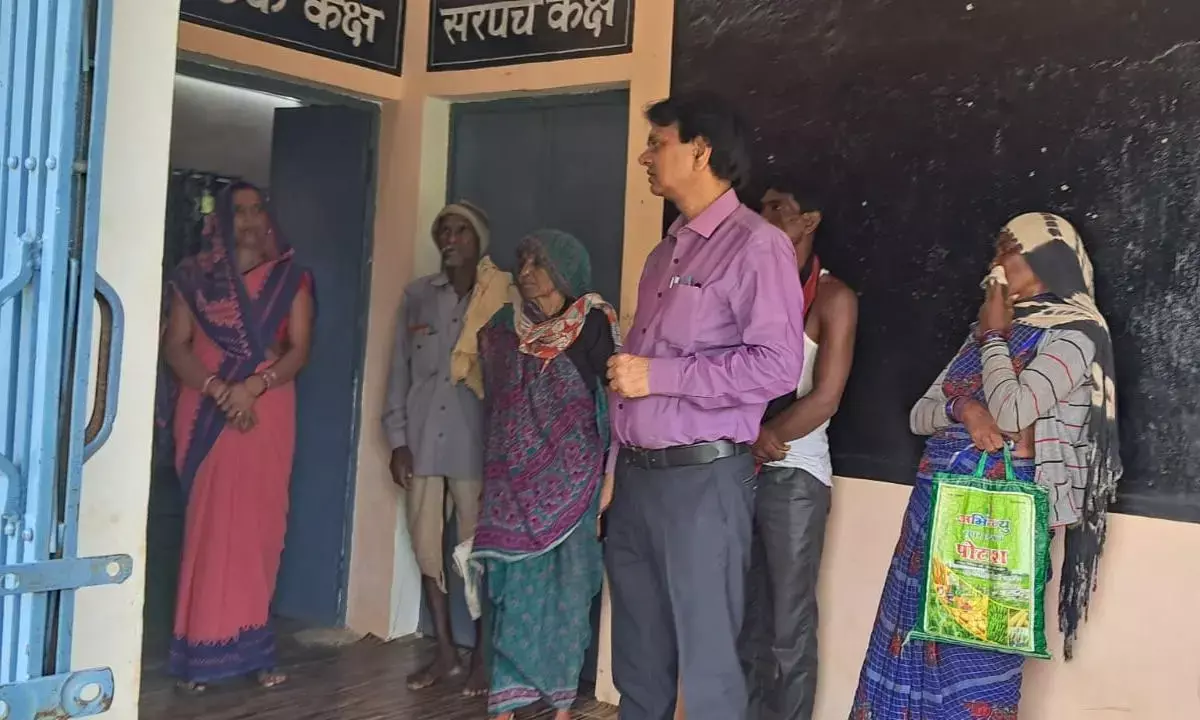 कलेक्टर ने ग्राम पंचायतों की जनसुनवाई का किया निरीक्षण