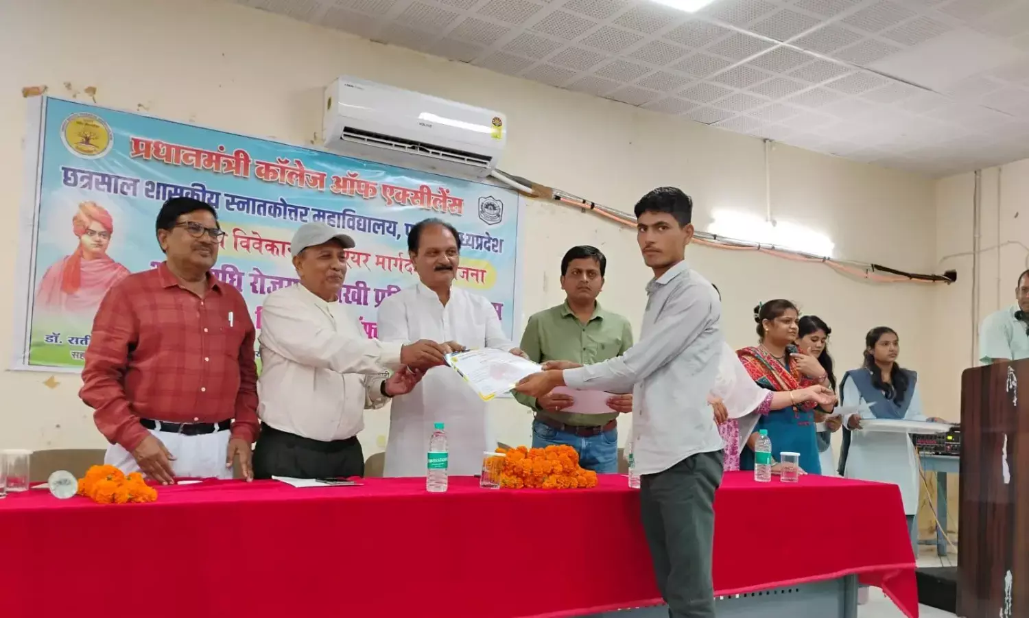 छत्रसाल महाविद्यालय में अल्पावधि रोजगारोन्मुखी प्रशिक्षण सम्पन्न, निजी क्षेत्रों में कौशल दक्षता से ही मिलता है रोजगार: प्राचार्य डॉ. परमार