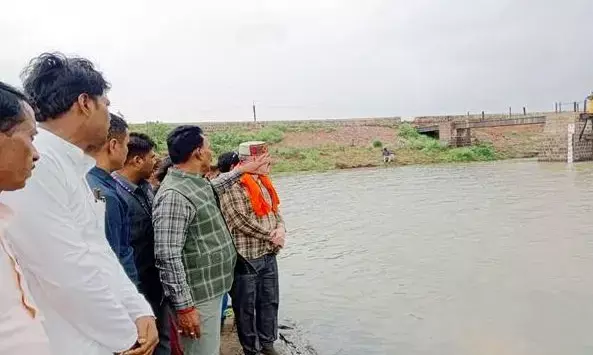 जल संसाधन मंत्री सिलावट ने दाहोद डैम का किया निरीक्षण