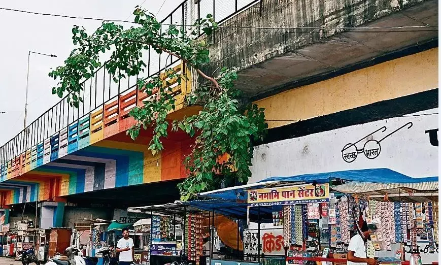 संजीवनी नगर स्थित कछपुरा आरओबी की ओर नहीं है जिम्मेदारों का ध्यान