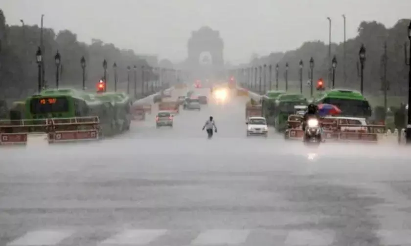 संसद भवन परिसर में भी जलभराव, तेज बारिश के चलते दिल्ली की सड़कों पर भरा लबालब पानी, देखें Video