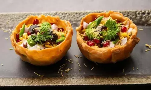 घर पर बनाएं बाजार जैसी चटपटी कटोरी चाट, बच्चों के साथ बड़े भी हो जाएंगे इस क्रिस्पी नाश्ते के फैन घर पर बनाएं बाजार जैसी चटपटी कटोरी चाट, बच्चों के साथ बड़े भी हो जाएंगे इस क्रिस्पी नाश्ते के फैन