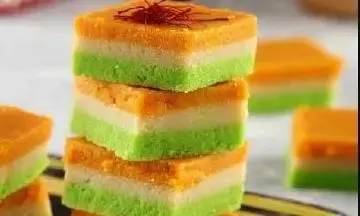 15 अगस्त में घर पर ही बनाएं मार्केट स्टाइल तिरंगा बर्फी