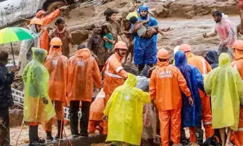 जलप्रलय से अब तक 249 मौतें, 240 लोग लापता, गुरुवार को पहुंचेंगे राहुल गांधी