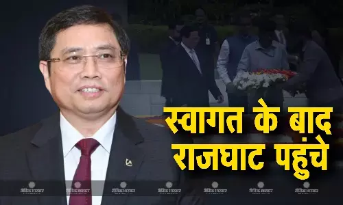 वियतनाम पीएम चिन्ह ने राजघाट पर महात्मा गांधी को पुष्पांजलि अर्पित की, आज पीएम मोदी के साथ करेंगे द्विपक्षीय वार्ता